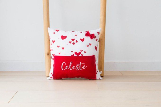 Coussin range tétine et doudou cœur en stock
